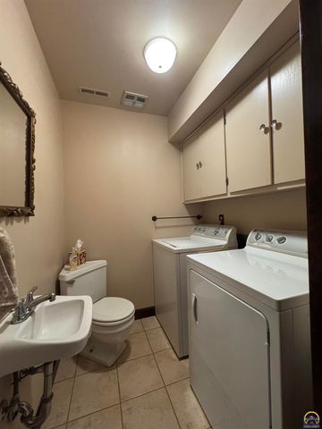 5002 SW 28th ST, Topeka, KS 66614