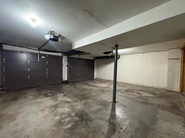 5002 SW 28th ST, Topeka, KS 66614