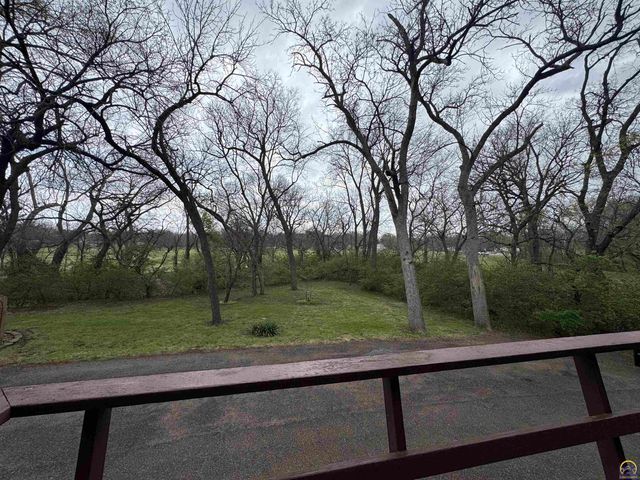 5002 SW 28th ST, Topeka, KS 66614