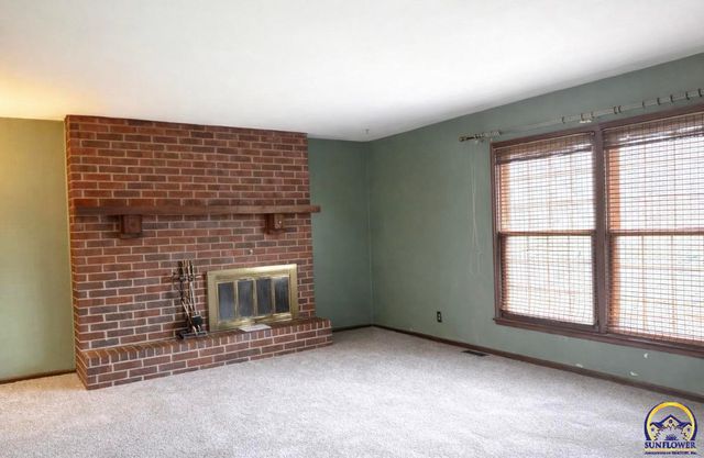 5002 SW 28th ST, Topeka, KS 66614