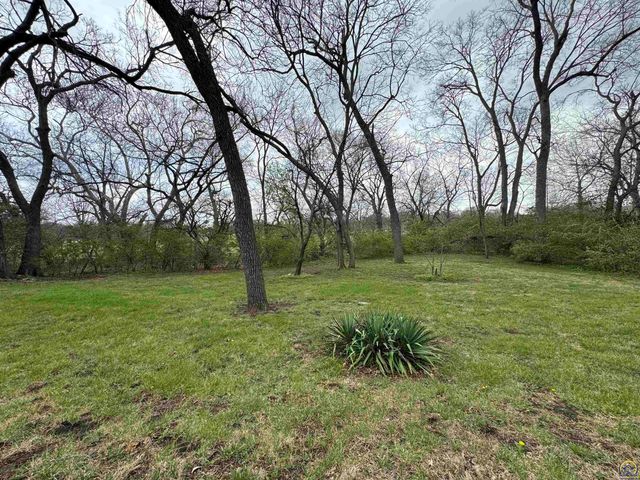 5002 SW 28th ST, Topeka, KS 66614
