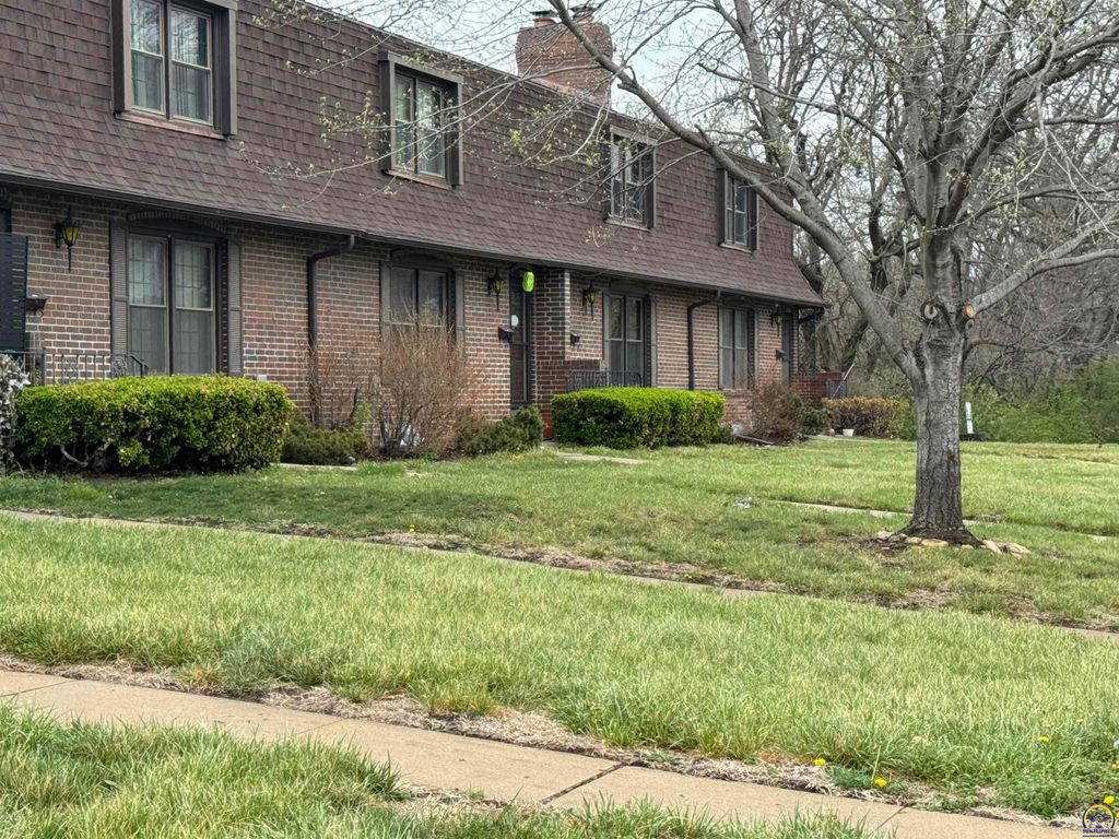 5002 SW 28th ST, Topeka, KS 66614