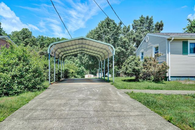 690 SCUFFLING HILL RD, Rocky Mount, VA 24151