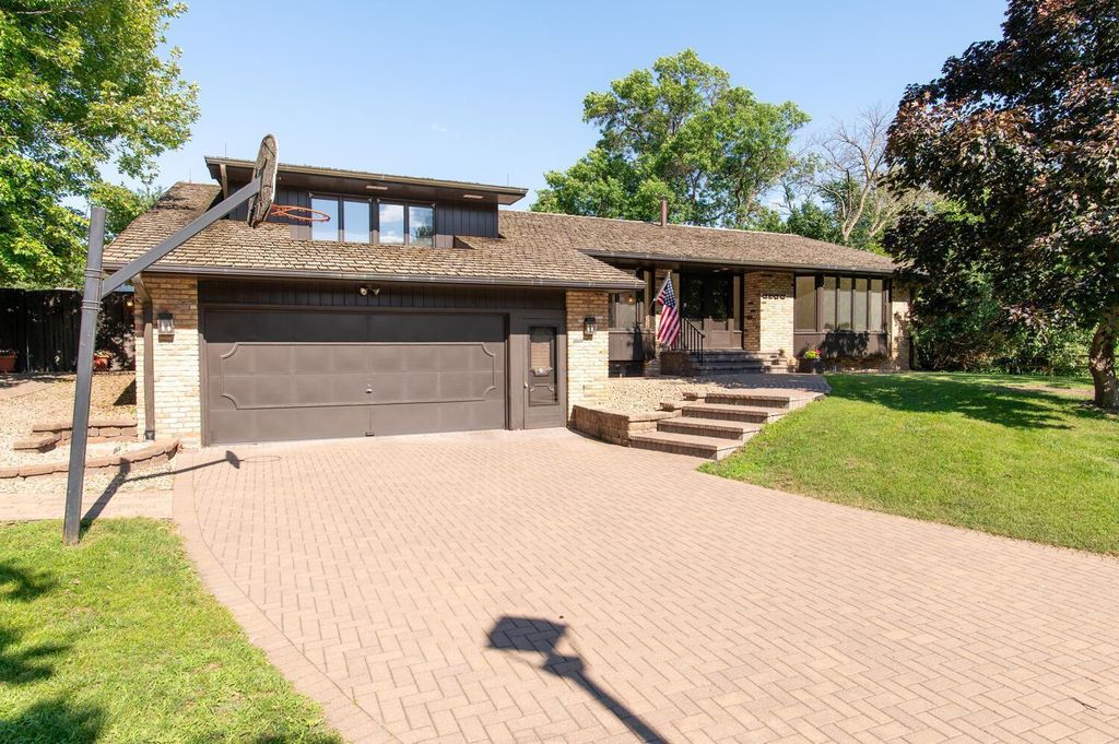 6700 Rosemary Lane, Edina, MN 55439
