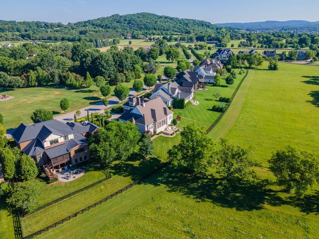 5206 Wildings Blvd, College Grove, TN 37046