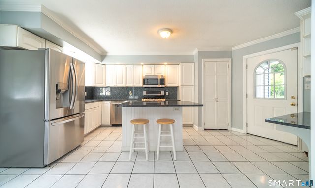 186 Greenbriar Road, Meriden, CT 06450