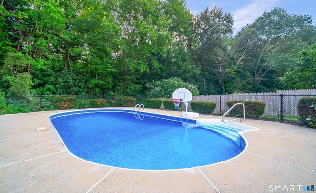 186 Greenbriar Road, Meriden, CT 06450