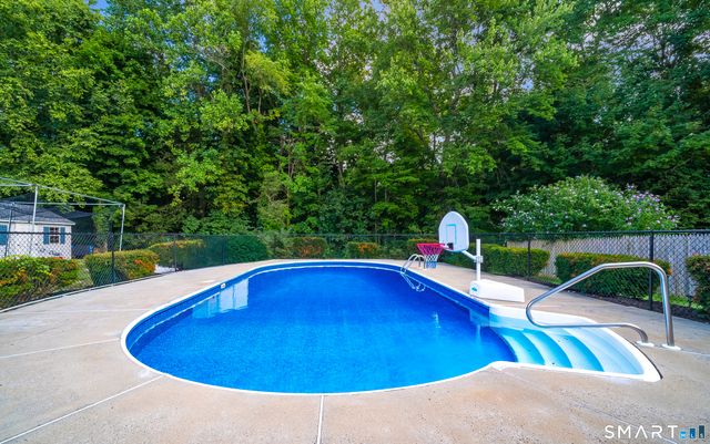 186 Greenbriar Road, Meriden, CT 06450