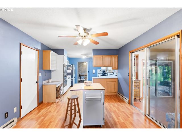 700 Ne DONELSON Rd, Hillsboro, OR 97124