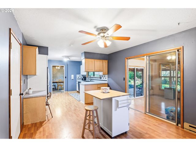 700 Ne DONELSON Rd, Hillsboro, OR 97124