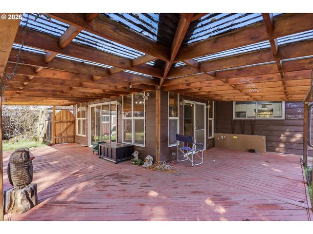 700 Ne DONELSON Rd, Hillsboro, OR 97124