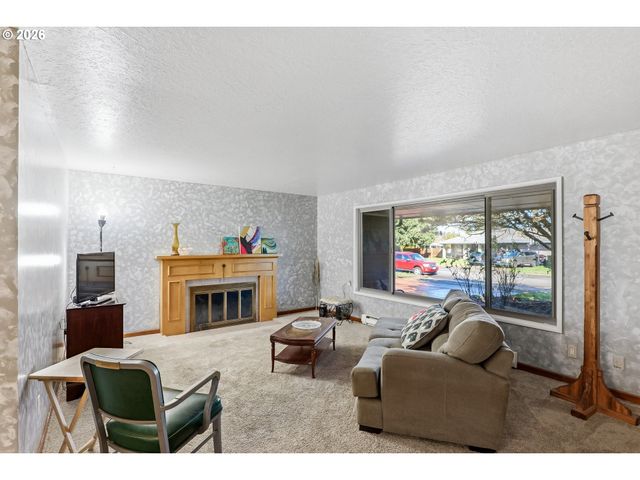 700 Ne DONELSON Rd, Hillsboro, OR 97124