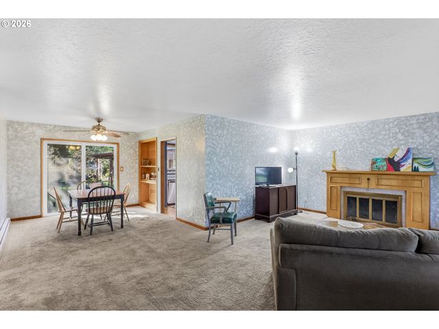 700 Ne DONELSON Rd, Hillsboro, OR 97124