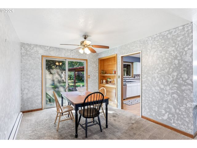 700 Ne DONELSON Rd, Hillsboro, OR 97124