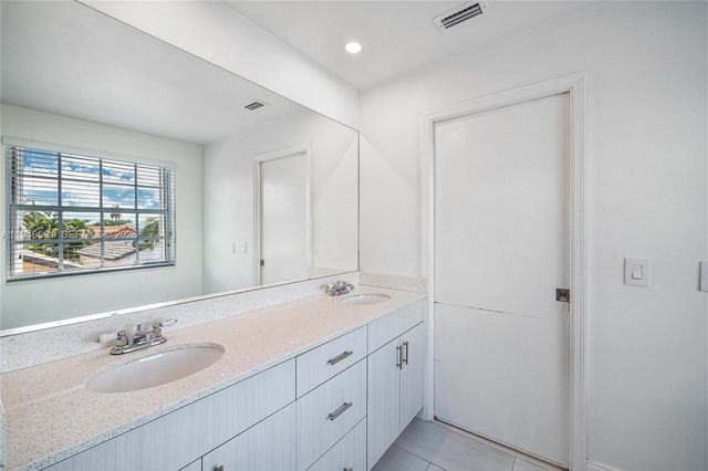 14340 SW 90th St 0, Miami, FL 33186