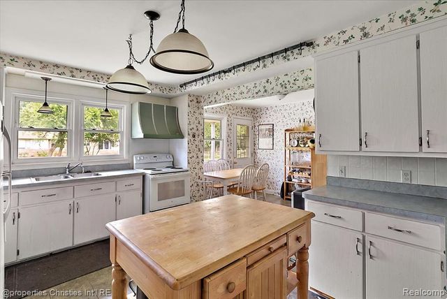 14700 Fox, Redford, MI 48239