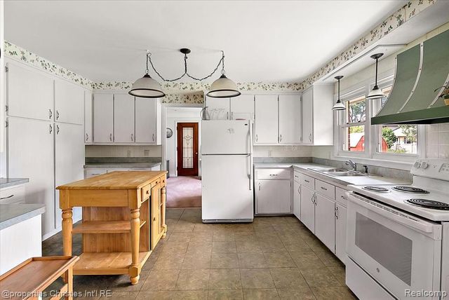 14700 Fox, Redford, MI 48239