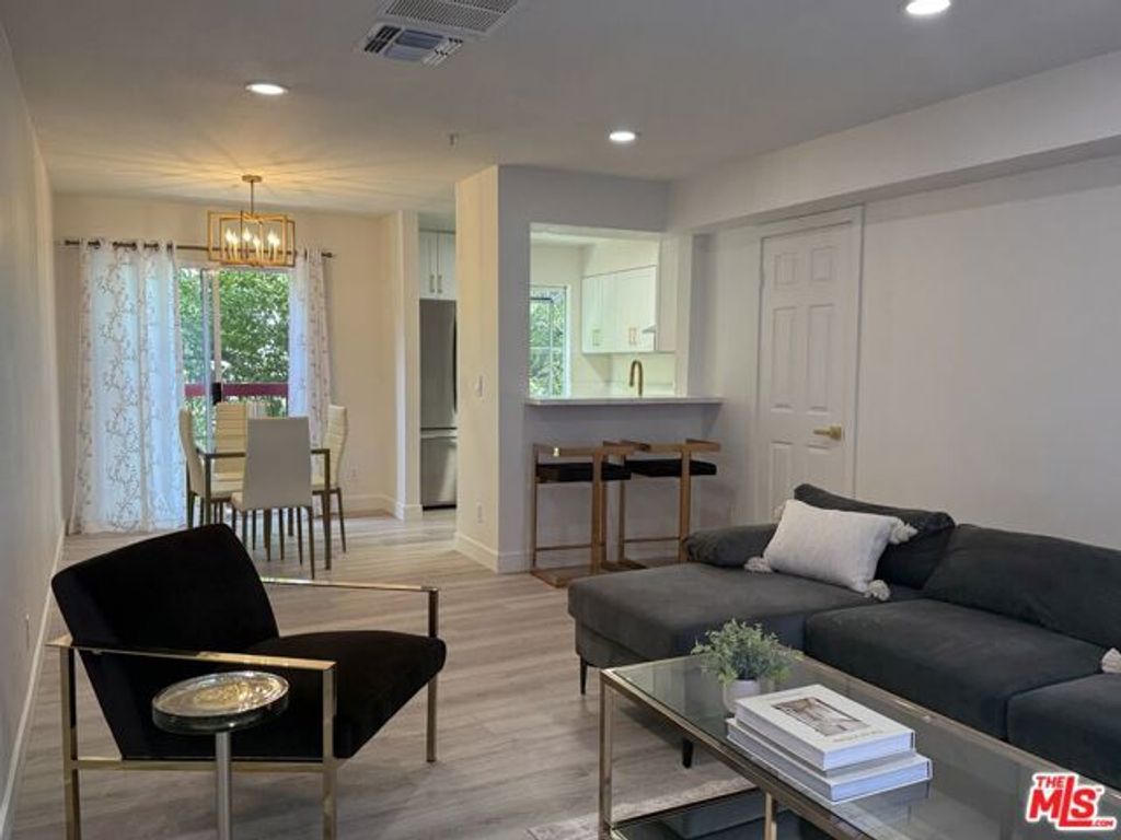 432 N Kenwood Street 214, Glendale, CA 91206