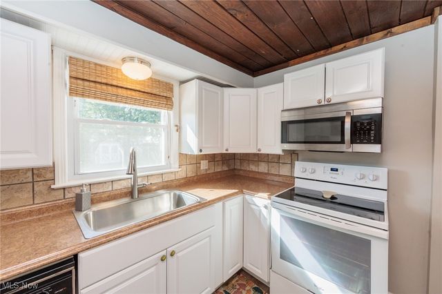 1319 Dartmoor Avenue, Parma, OH 44134