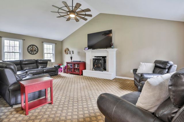 7 Drake Lane, Derry, NH 03038