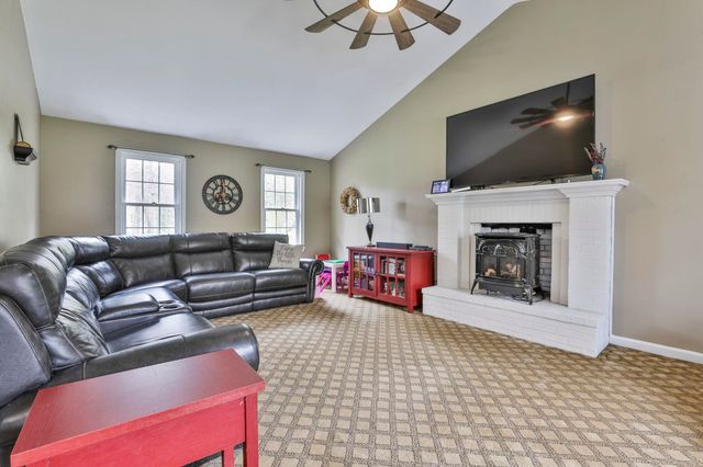 7 Drake Lane, Derry, NH 03038