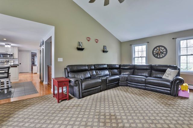 7 Drake Lane, Derry, NH 03038