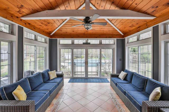 7 Drake Lane, Derry, NH 03038