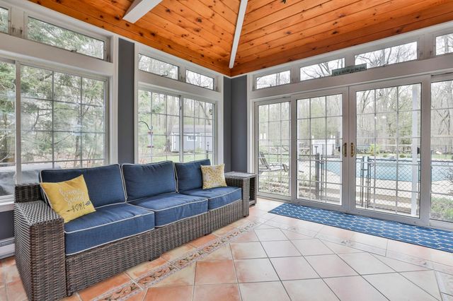 7 Drake Lane, Derry, NH 03038