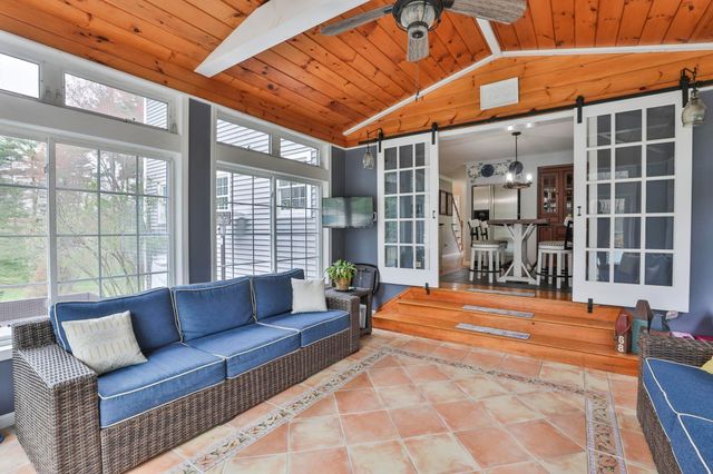 7 Drake Lane, Derry, NH 03038