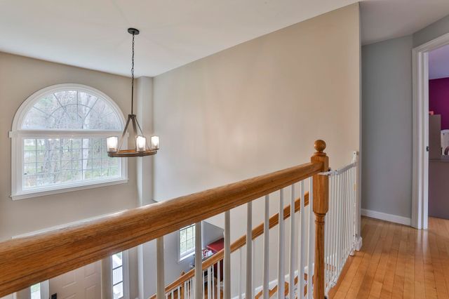 7 Drake Lane, Derry, NH 03038