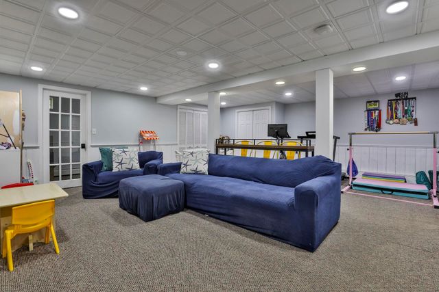 7 Drake Lane, Derry, NH 03038