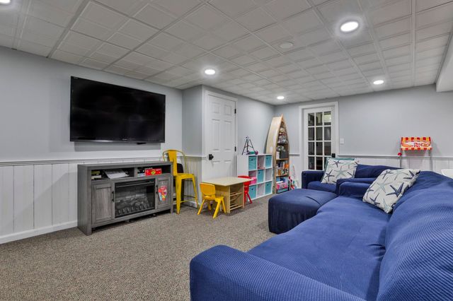 7 Drake Lane, Derry, NH 03038