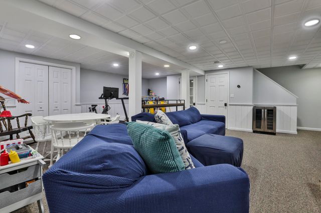 7 Drake Lane, Derry, NH 03038