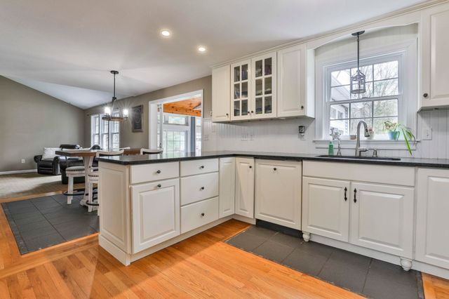 7 Drake Lane, Derry, NH 03038