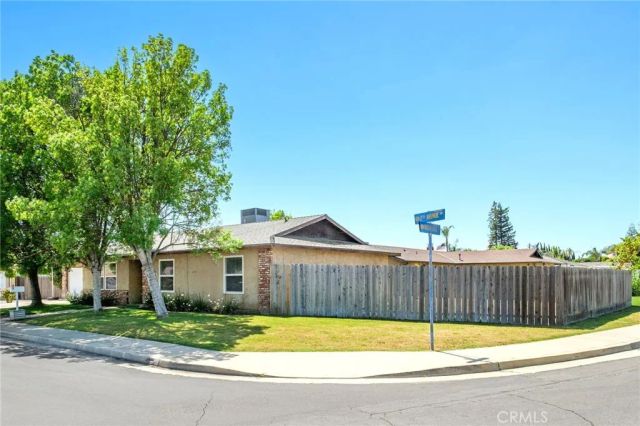991 7th Avenue Drive, Kingsburg, CA 93631