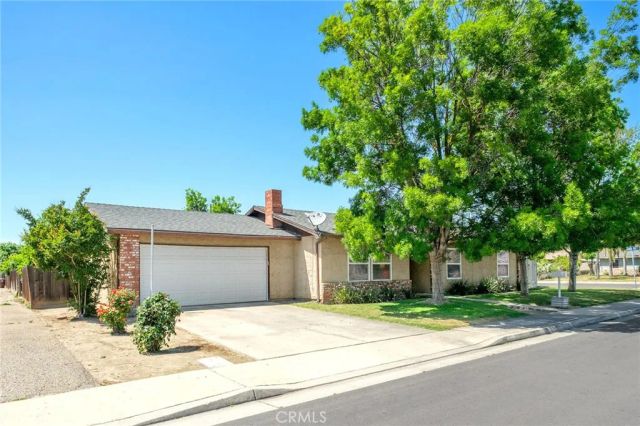 991 7th Avenue Drive, Kingsburg, CA 93631