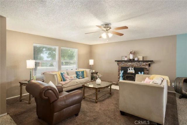 991 7th Avenue Drive, Kingsburg, CA 93631