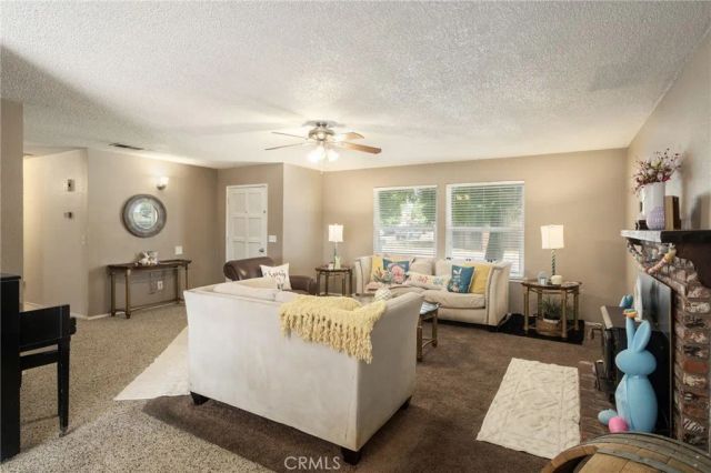 991 7th Avenue Drive, Kingsburg, CA 93631