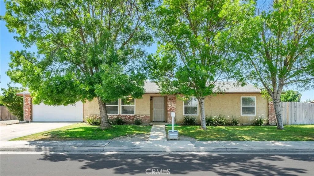 991 7th Avenue Drive, Kingsburg, CA 93631