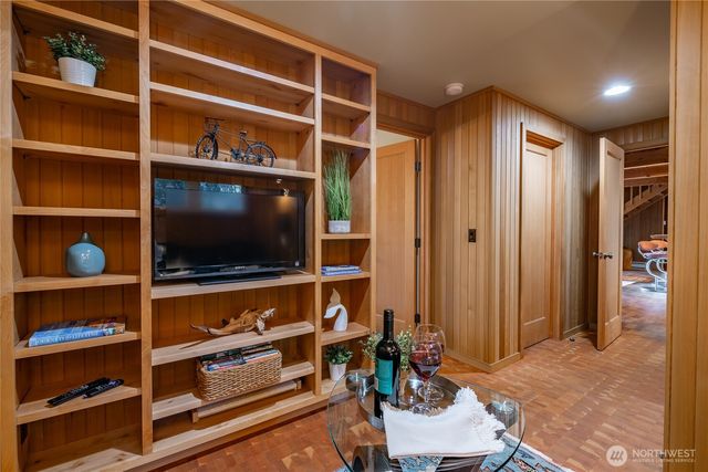 1014 Ben Nevis Loop, Shaw Island, WA 98286
