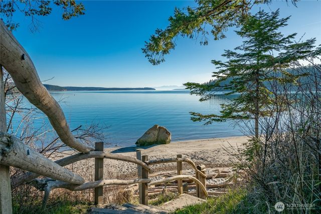 1014 Ben Nevis Loop, Shaw Island, WA 98286