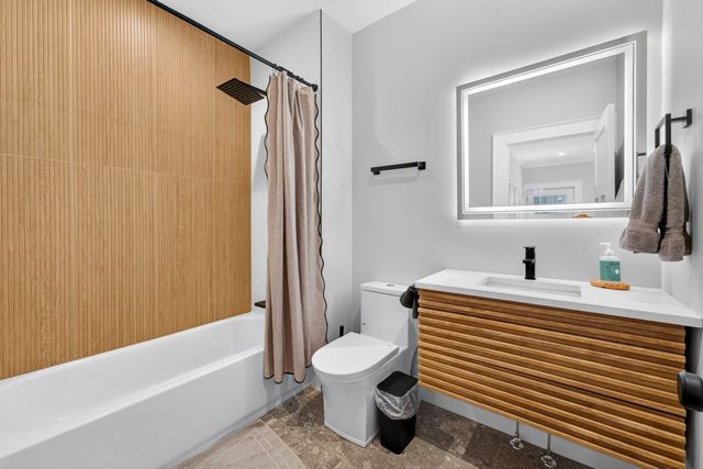 66 Farquhar 1, Boston, MA 02131