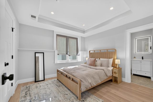 66 Farquhar 1, Boston, MA 02131