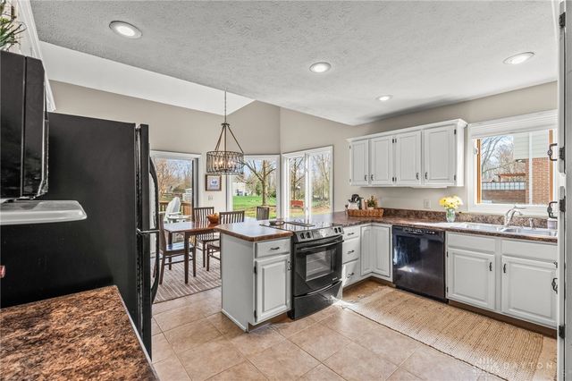 8638 Sycamore Trails Drive, Springboro, OH 45066