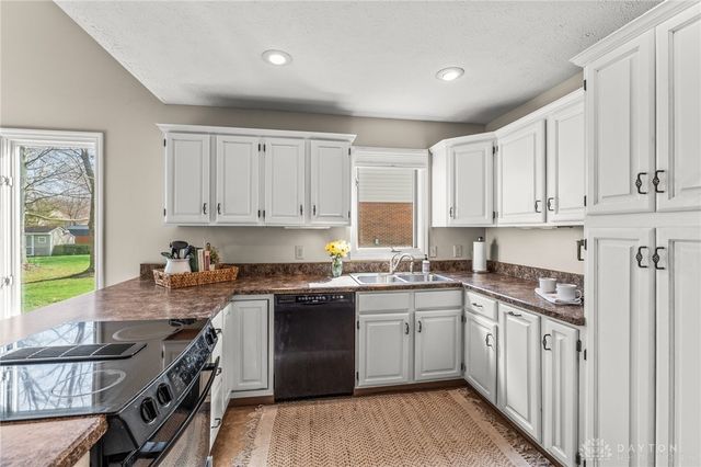 8638 Sycamore Trails Drive, Springboro, OH 45066