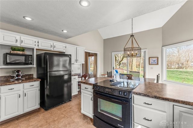 8638 Sycamore Trails Drive, Springboro, OH 45066