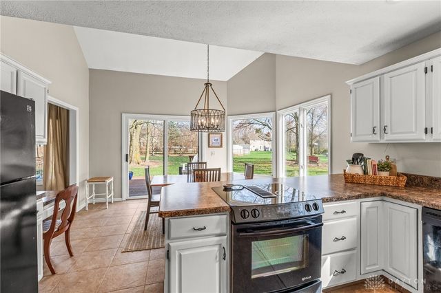 8638 Sycamore Trails Drive, Springboro, OH 45066