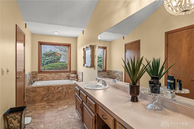 8638 Sycamore Trails Drive, Springboro, OH 45066