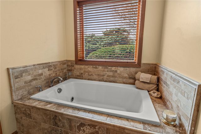 8638 Sycamore Trails Drive, Springboro, OH 45066