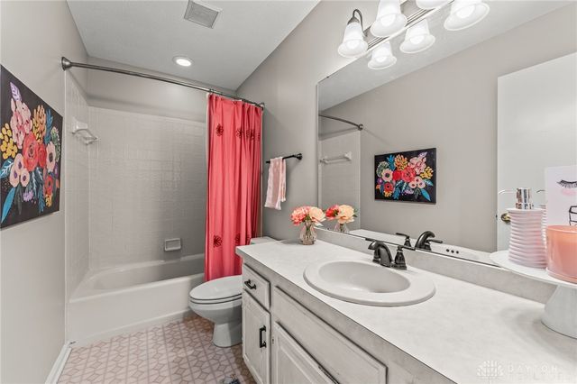 8638 Sycamore Trails Drive, Springboro, OH 45066